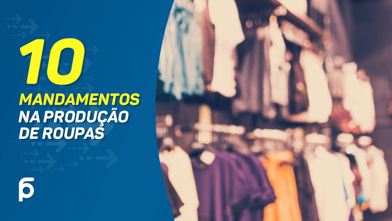 Roupas em seus cabides numa loja